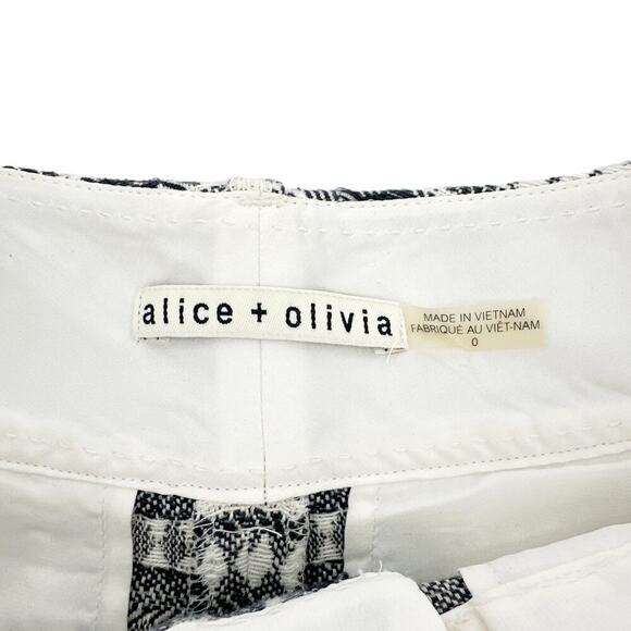 ALICE+OLIVIA Cady Short in Blue & White 0 - Picture 6 of 9